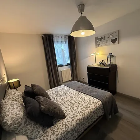 Au Calme, Confortable Avec Terrasse Apartment